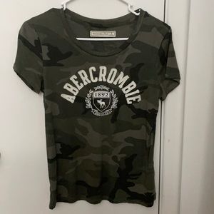 abercrombie small logo tee camo